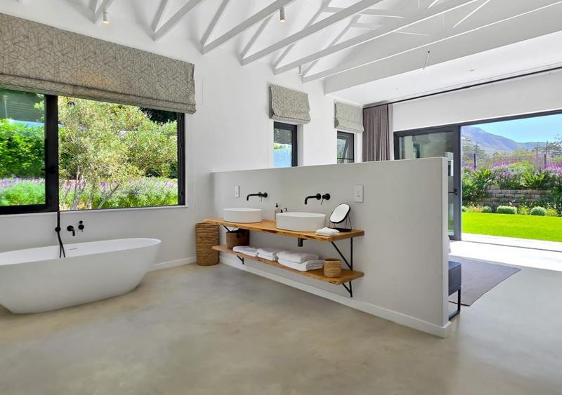 4 Bedroom Property for Sale in Zwaanswyk Western Cape